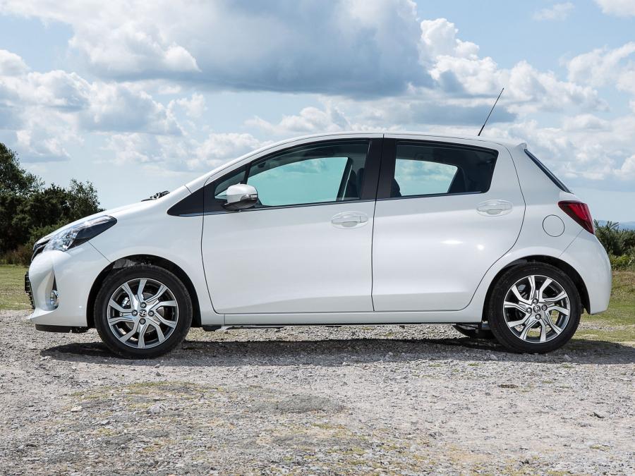  Toyota Yaris 5-Door 2014 года  (UK) (фото 29 из 38)